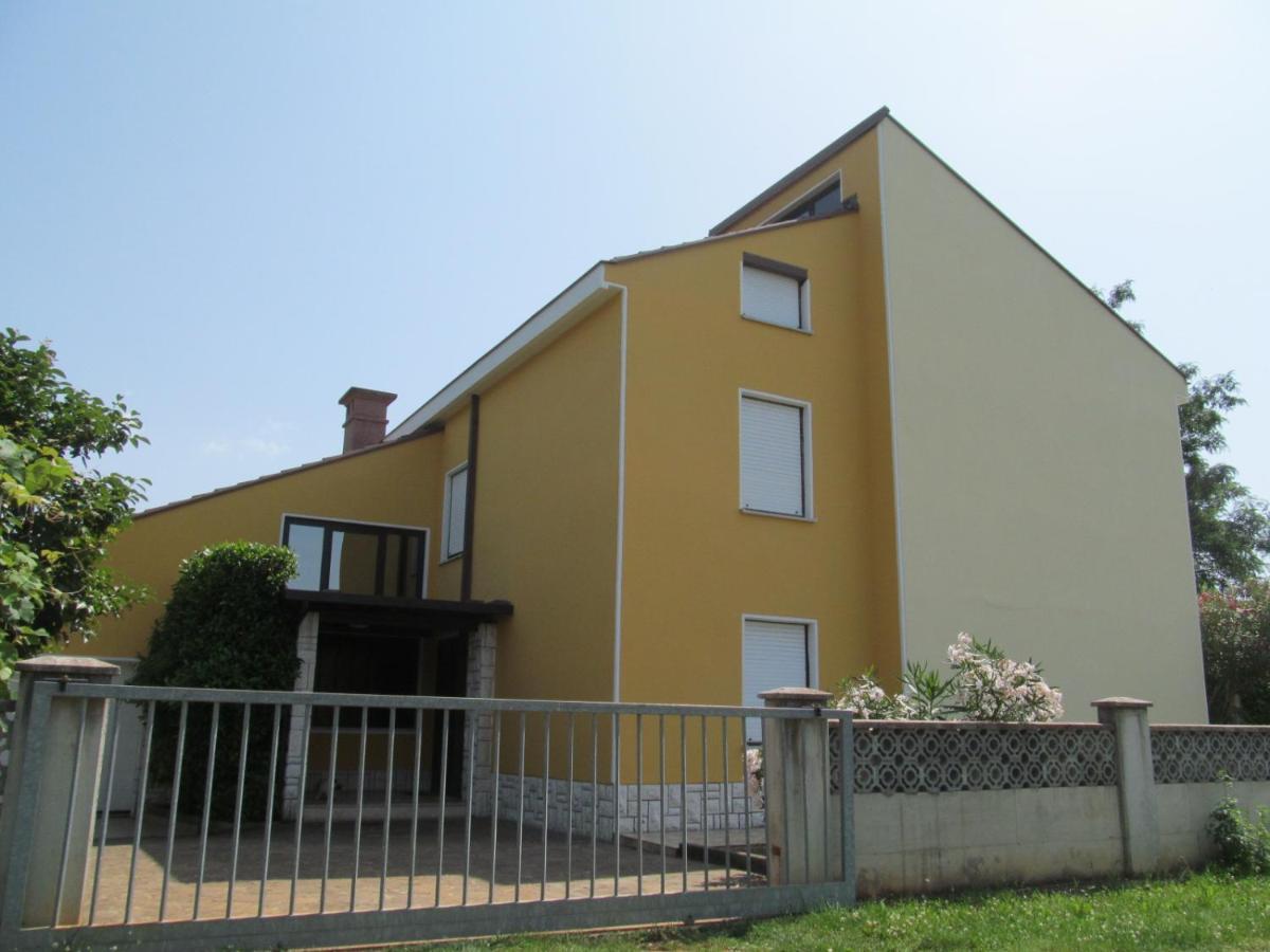 Apartments Zvezdica*** With Garden Zambratija  Exteriér fotografie